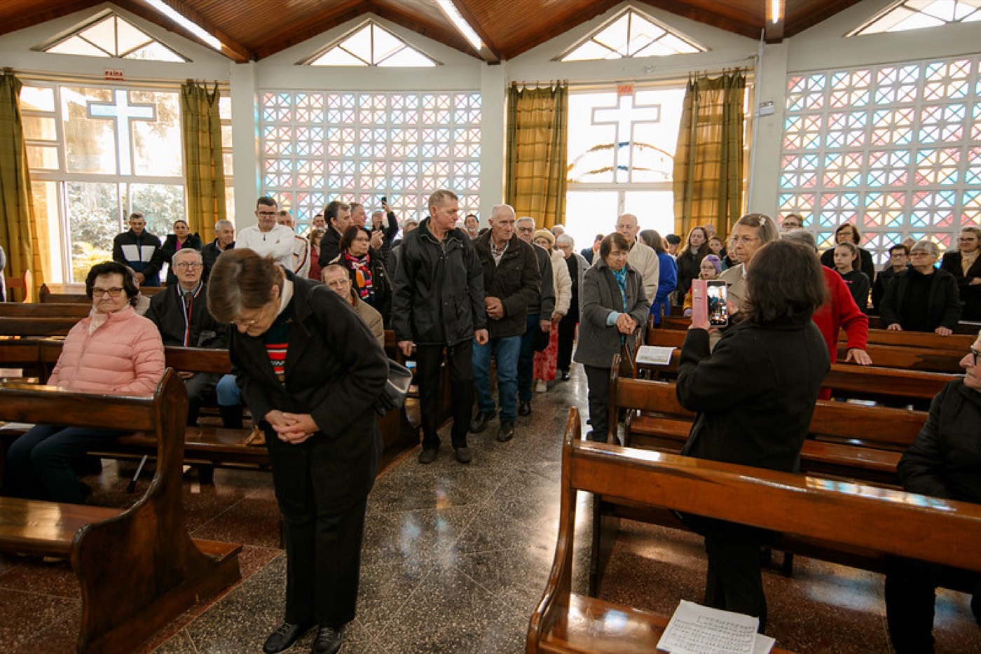 Igreja lotada na missa dos 90 anos da comunidade